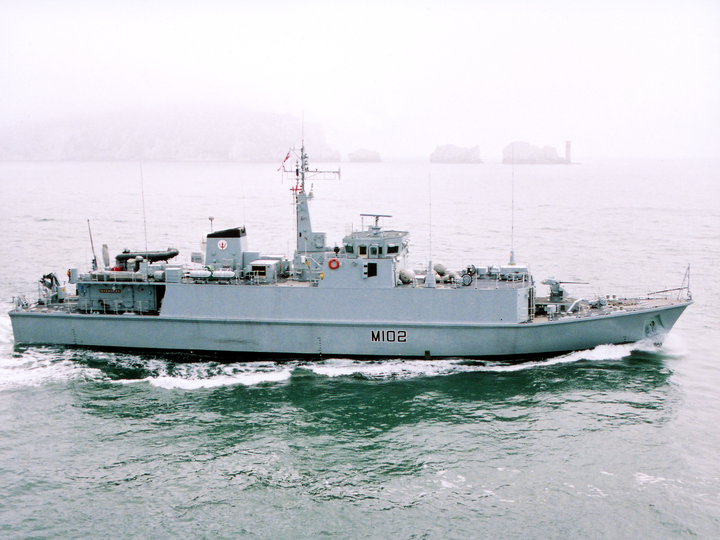 HMS Inverness M102 Sandown Class Minehunter August 2001 Photo Print