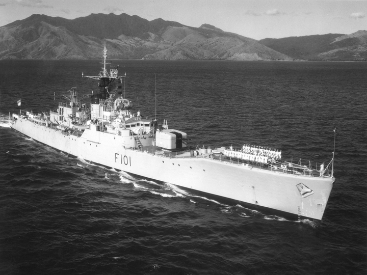 HMS Yarmouth (F101) Photo Print - High Starboard View - Royal Navy Rothesay Class Frigate