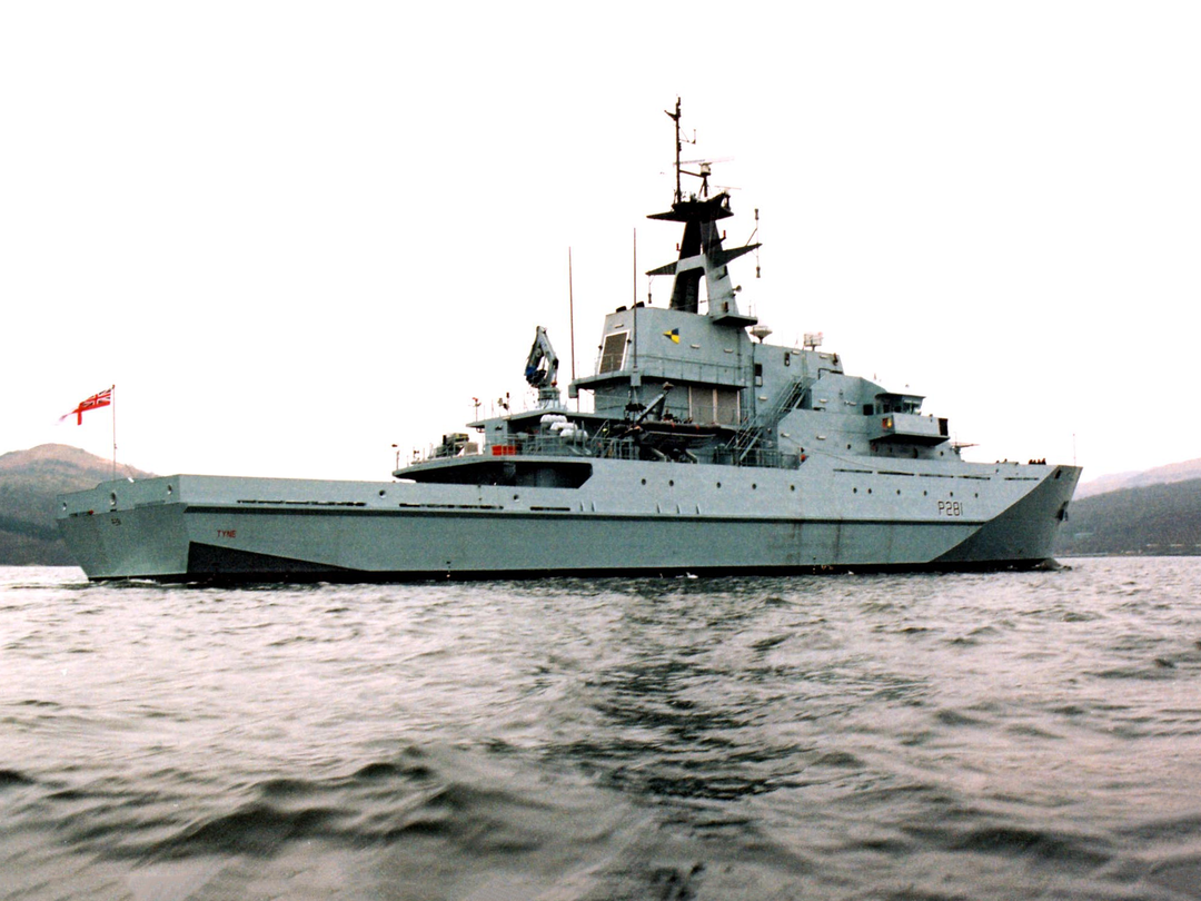 HMS Tyne (P281) Photo Print - On the Clyde 2003 - Royal Navy River Class Patrol Vessel Posters, Prints, & Visual Artwork Hampshire Prints 6 x 4 No Frame No