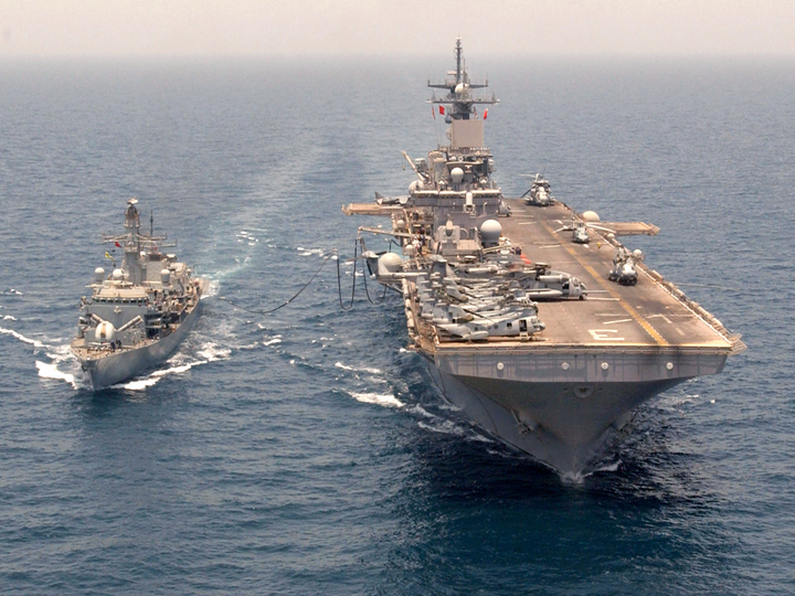 HMS Argyll (F231) Photo Print - With USS Kearsage 2005 - Royal Navy Type 23 Frigate Posters, Prints, & Visual Artwork Hampshire Prints 6 x 4 No Frame No