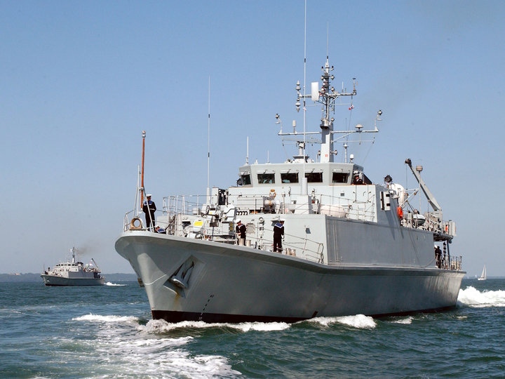 HMS Bangor (M109) Photo Print - Portsmouth 2003 - Royal Navy Sandown Class Minehunter Posters, Prints, & Visual Artwork Hampshire Prints 6 x 4 No Frame No