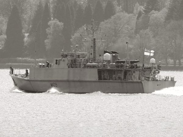 HMS Bangor M109 Sandown Class Minehunter May 2008