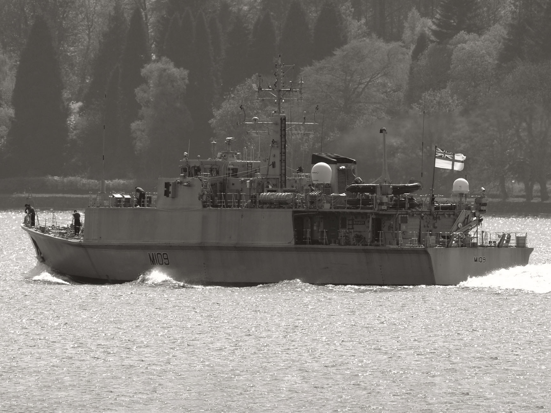 HMS Bangor (M109) Photo Print - Clyde 2008 - Royal Navy Sandown Class Minehunter Posters, Prints, & Visual Artwork Hampshire Prints 6 x 4 No Frame No