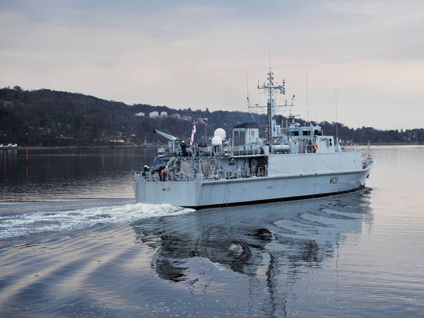 HMS Bangor M109 Sandown Class Minehunter December 2009