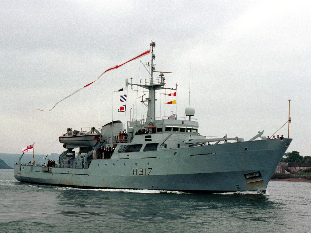 HMS Bulldog (H317) Photo Print - Paying Off 2001 - Royal Navy Bulldog Class Survey Vessel Posters, Prints, & Visual Artwork Hampshire Prints 6 x 4 No Frame No