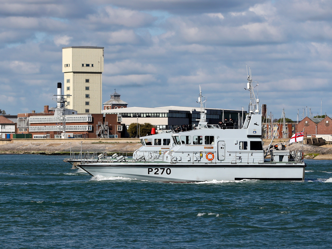 HMS Biter (P270) Royal Navy Archer Class P2000 Patrol Vessel Leaving Portsmouth 2017 Photo Print Wall Art Decor Posters, Prints, & Visual Artwork Hampshire Prints 6 x 4 No Frame No