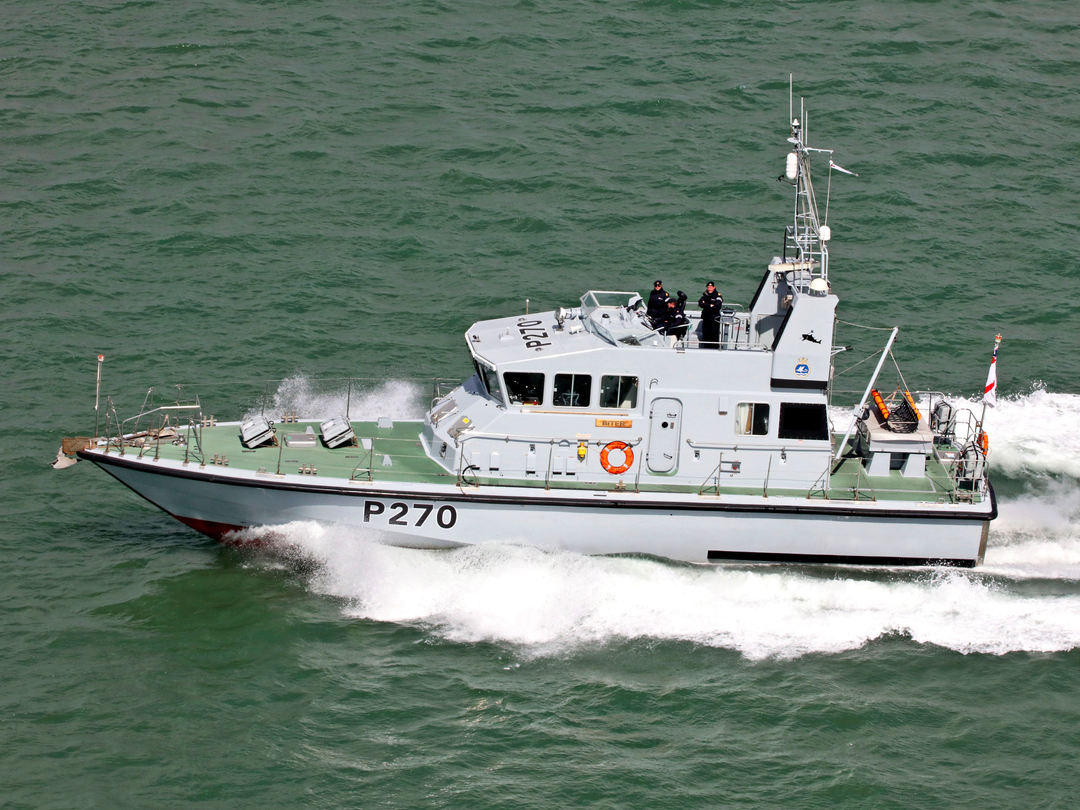 HMS Biter (P270) Royal Navy Archer Class P2000 Patrol Vessel Port Side View 2017 Photo Print Wall Art Decor Posters, Prints, & Visual Artwork Hampshire Prints 6 x 4 No Frame No