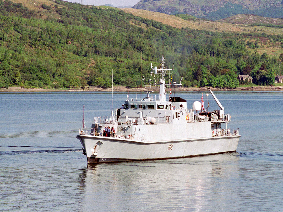 HMS Blyth (M111) Royal Navy Sandown Class Minehunter Clyde 2004 Photo Print Wall Art Decor Posters, Prints, & Visual Artwork Hampshire Prints 6 x 4 No Frame No