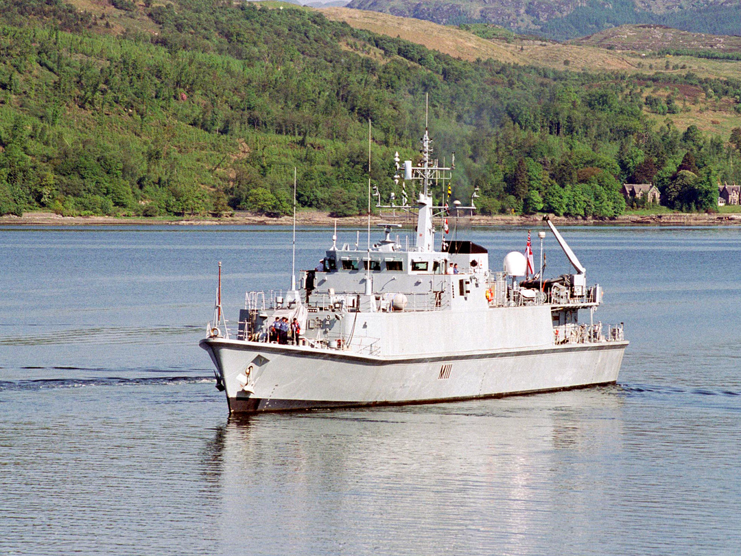 HMS Blyth (M111) Photo Print - Clyde 2004 - Royal Navy Sandown Class Minehunter Posters, Prints, & Visual Artwork Hampshire Prints 6 x 4 No Frame No