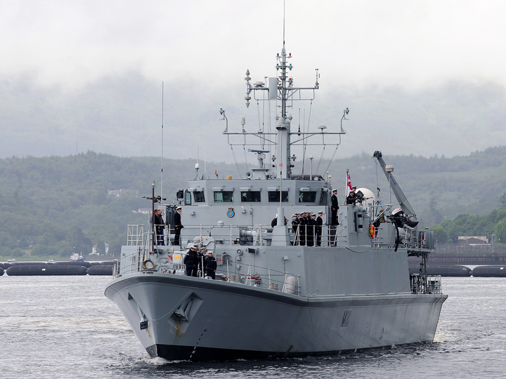HMS Blyth (M111) Photo Print - Deploys 2012 - Royal Navy Sandown Class Minehunter Posters, Prints, & Visual Artwork Hampshire Prints 6 x 4 No Frame No