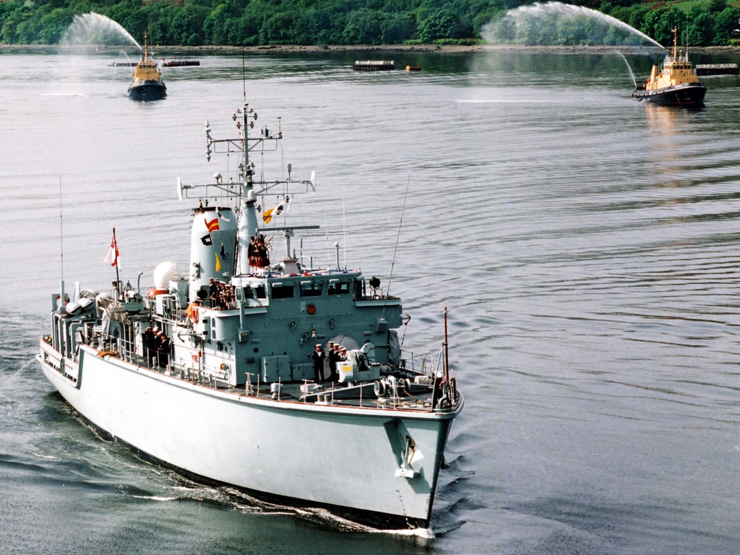 HMS Brocklesby (M33) Photo Print - Gulf Return 2003 - Royal Navy Hunt Class Mine Warfare Vessel Posters, Prints, & Visual Artwork Hampshire Prints 6 x 4 No Frame No