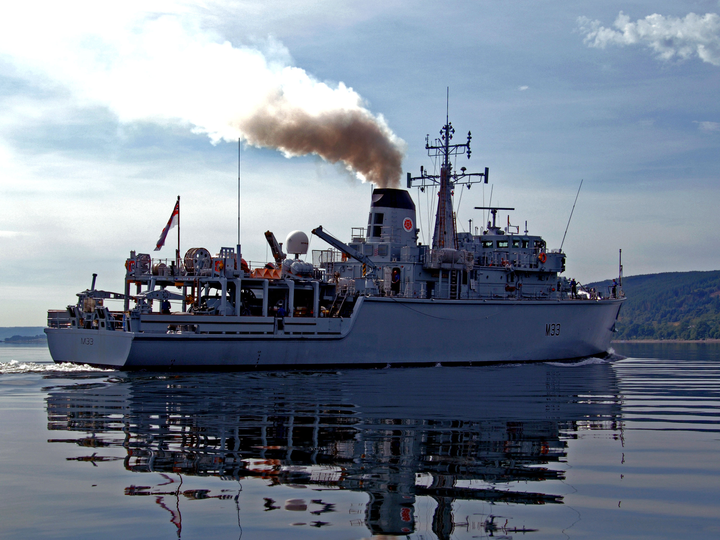 HMS Brocklesby (M33) Photo Print - Sails From HMNB Clyde 2006 - Royal Navy Hunt Class Mine Warfare Vessel Posters, Prints, & Visual Artwork Hampshire Prints 6 x 4 No Frame No