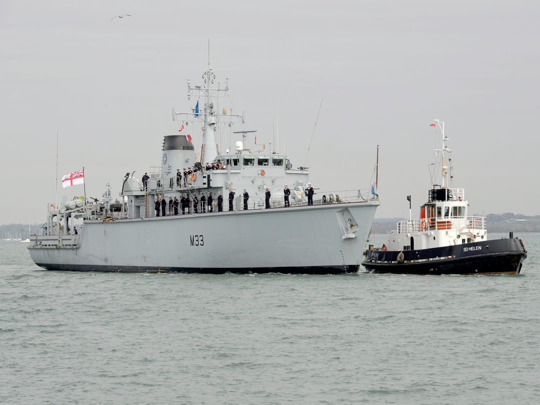 HMS Brocklesby (M33) Photo Print - Returns to Portsmouth 2014 - Royal Navy Hunt Class Mine Warfare Vessel Posters, Prints, & Visual Artwork Hampshire Prints 6 x 4 No Frame No