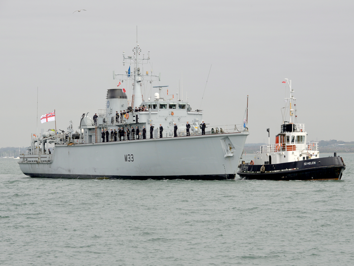 HMS Brocklesby (M33) Photo Print - Returns to Portsmouth 2014 - Royal Navy Hunt Class Mine Warfare Vessel Posters, Prints, & Visual Artwork Hampshire Prints 6 x 4 No Frame No