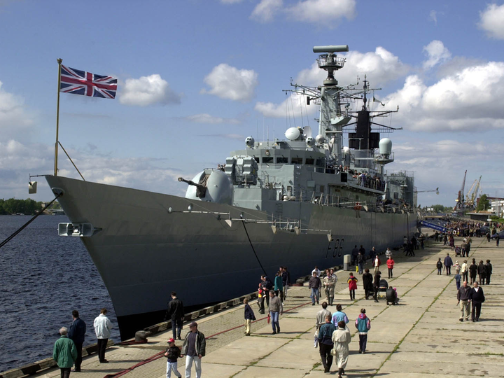 HMS Campbeltown (F86) Photo Print - Riga Latvia 2001 - Royal Navy Type 22 Frigate Posters, Prints, & Visual Artwork Hampshire Prints 6 x 4 No Frame No