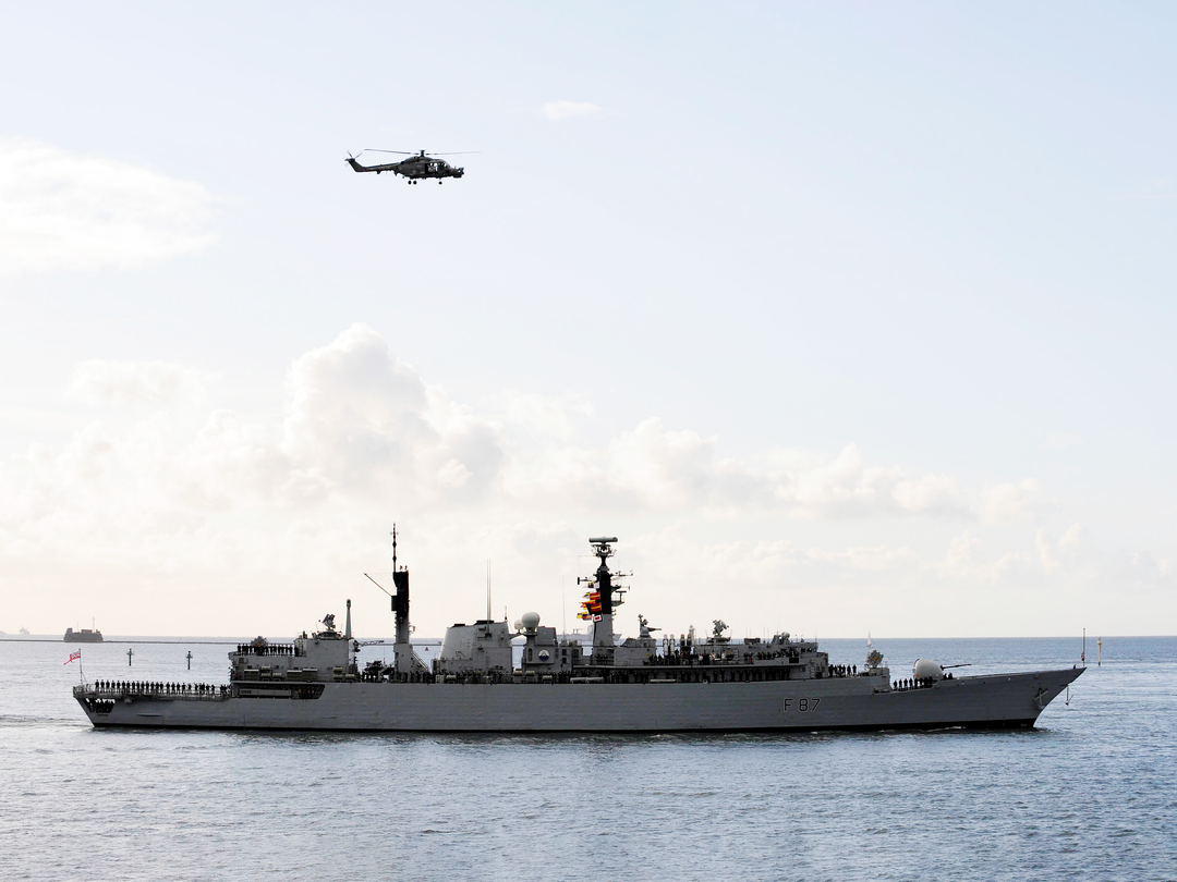 HMS Chatham (F87) Royal Navy Type 22 Frigate Devonport Return 2008 Photo Print Wall Art Decor Posters, Prints, & Visual Artwork Hampshire Prints 6 x 4 No Frame No