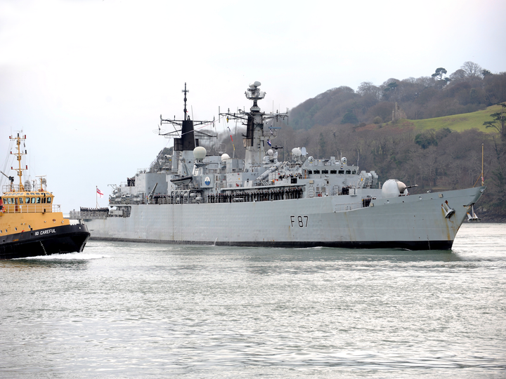 HMS Chatham (F87) Royal Navy Type 22 Frigate Enters Devonport 2011 Photo Print Wall Art Decor Posters, Prints, & Visual Artwork Hampshire Prints 6 x 4 No Frame No
