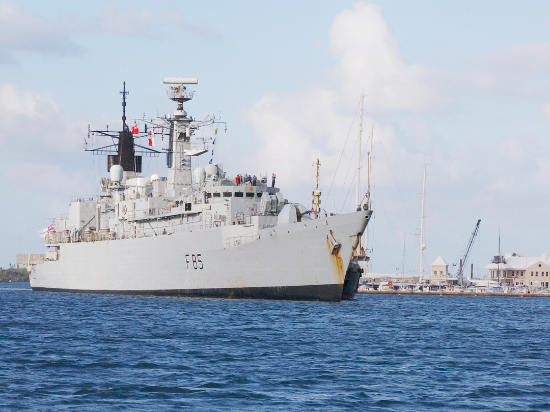 HMS Cumberland (F85) Royal Navy Type 22 Frigate Entering Bermuda 2005 Photo Print Wall Art Decor Posters, Prints, & Visual Artwork Hampshire Prints 6 x 4 No Frame No