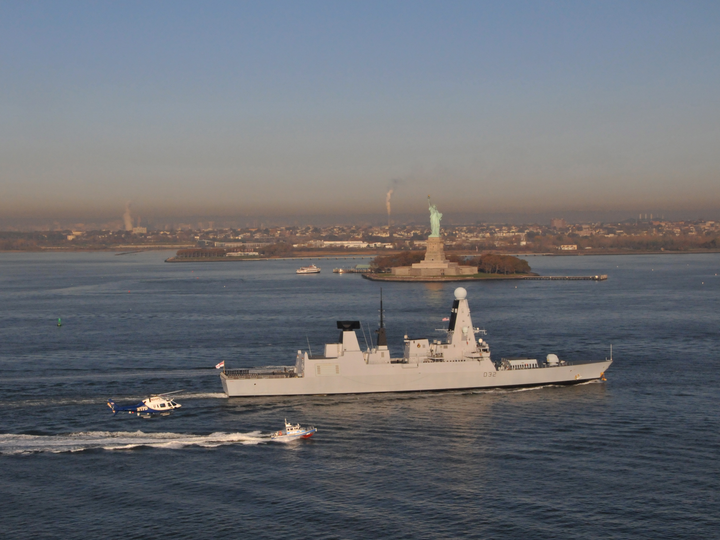 HMS Daring (D32) Royal Navy Type 45 Destroyer Entering New York 2010 Photo Print Wall Art Decor Posters, Prints, & Visual Artwork Hampshire Prints 6 x 4 No Frame No