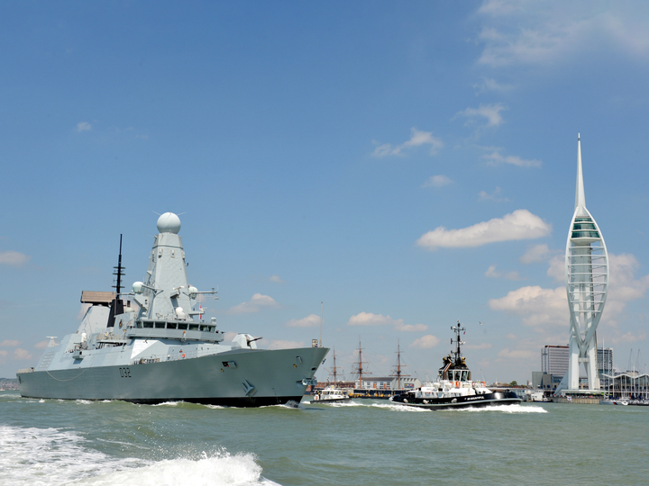 HMS Daring (D32) Royal Navy Type 45 Destroyer Leaves Portsmouth 2013 Photo Print Wall Art Decor Posters, Prints, & Visual Artwork Hampshire Prints 6 x 4 No Frame No