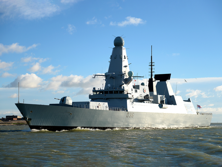 HMS Defender (D36) Royal Navy Type 45 Destroyer Enters Portsmouth 2014 Photo Print Wall Art Decor Posters, Prints, & Visual Artwork Hampshire Prints 6 x 4 No Frame No