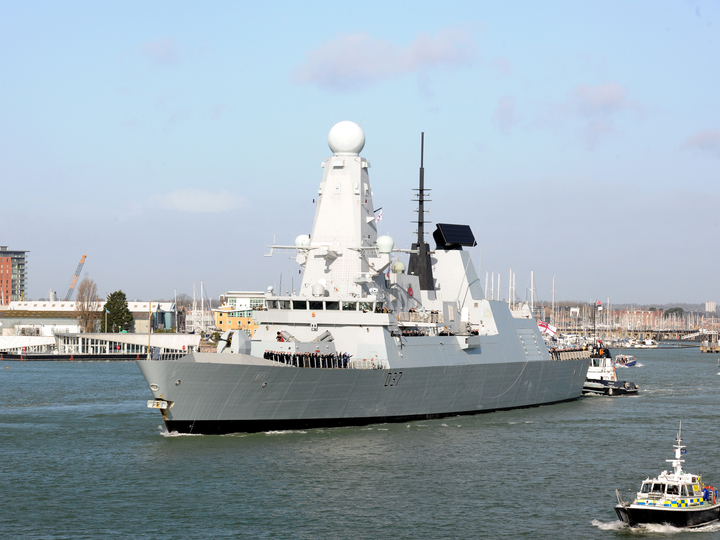 HMS Duncan (D37) Royal Navy Type 45 Destroyer Leaving Portsmouth 2015 Photo Print Wall Art Decor Posters, Prints, & Visual Artwork Hampshire Prints 6 x 4 No Frame No