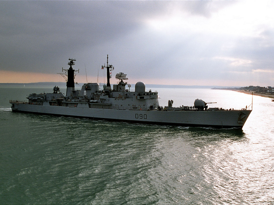 HMS Southampton (D90) Photo Print - Entering Portsmouth 2004 - Royal Navy Type 42 Destroyer Posters, Prints, & Visual Artwork Hampshire Prints 6 x 4 No Frame No