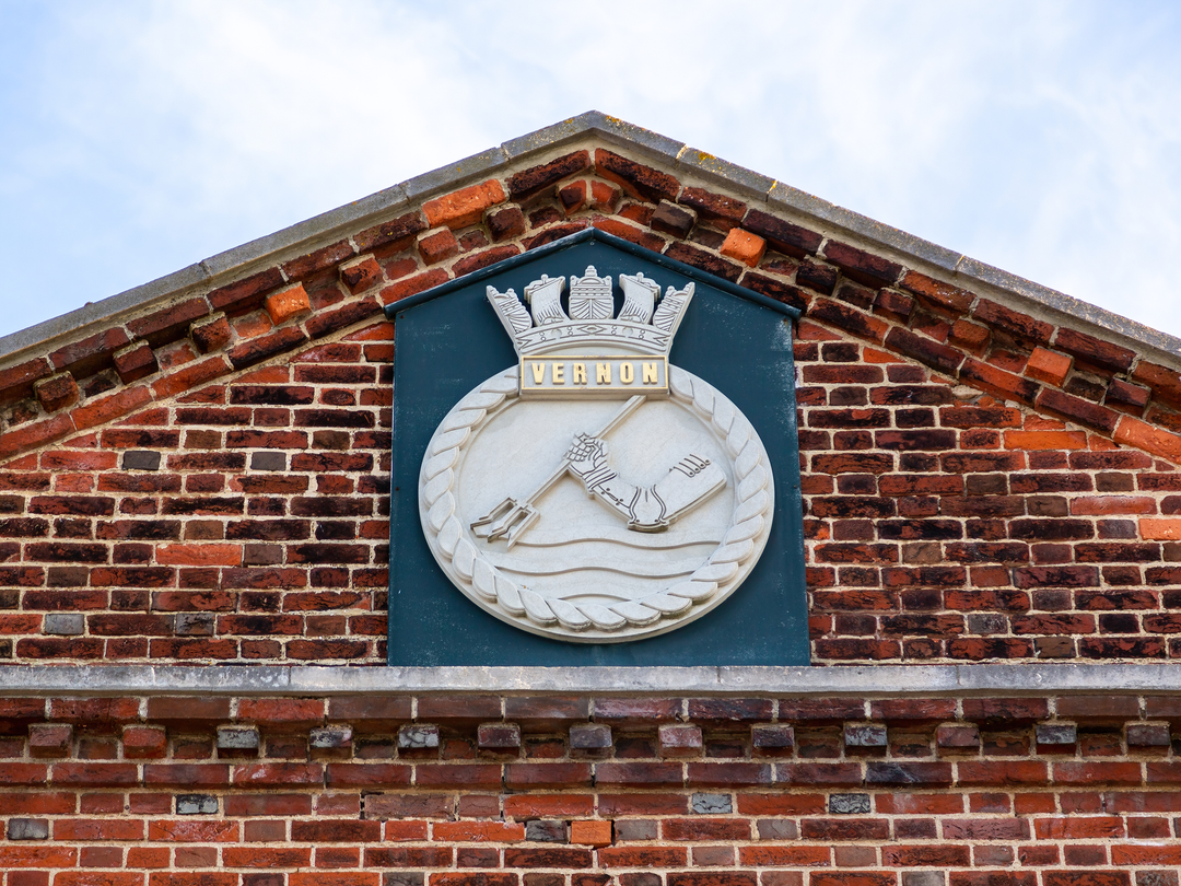 HMS Vernon Badge or Crest Photo Print - Royal Navy Shore Establishment Posters, Prints, & Visual Artwork Hampshire Prints 6 x 4 No Frame No