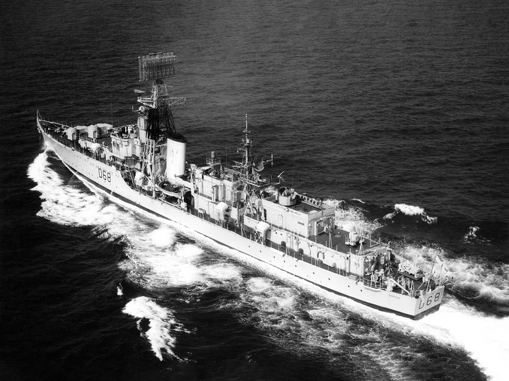 HMS Barrosa (D68) Photo Print - At Sea 1962 - Royal Navy Battle Class Destroyer Posters, Prints, & Visual Artwork Hampshire Prints 6 x 4 No Frame No