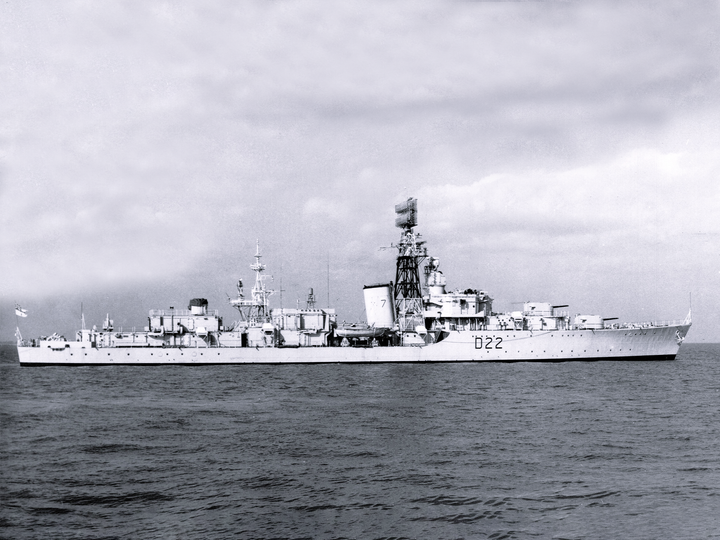 HMS Aisne (D22) Photo Print - Starboard View - Royal Navy Battle Class Destroyer Posters, Prints, & Visual Artwork Hampshire Prints 6 x 4 No Frame No