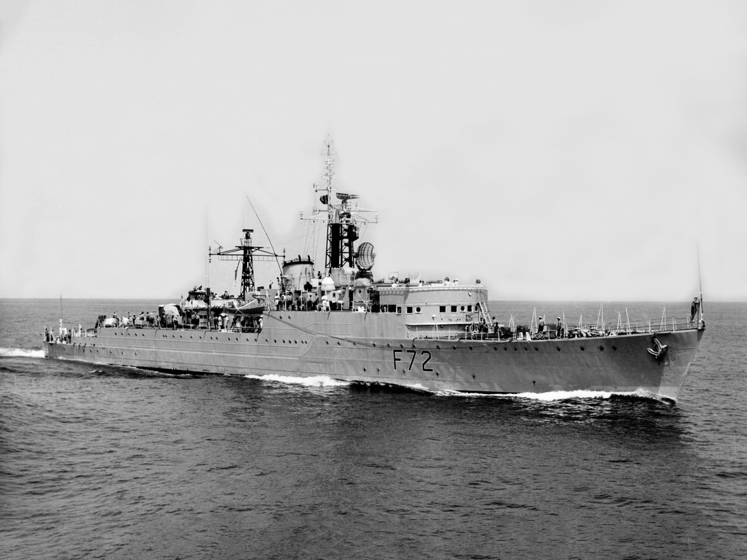 HMS Wizard (F72) Photo Print - At Sea 1963 - Royal Navy W Class Destroyer Posters, Prints, & Visual Artwork Hampshire Prints 6 x 4 No Frame No