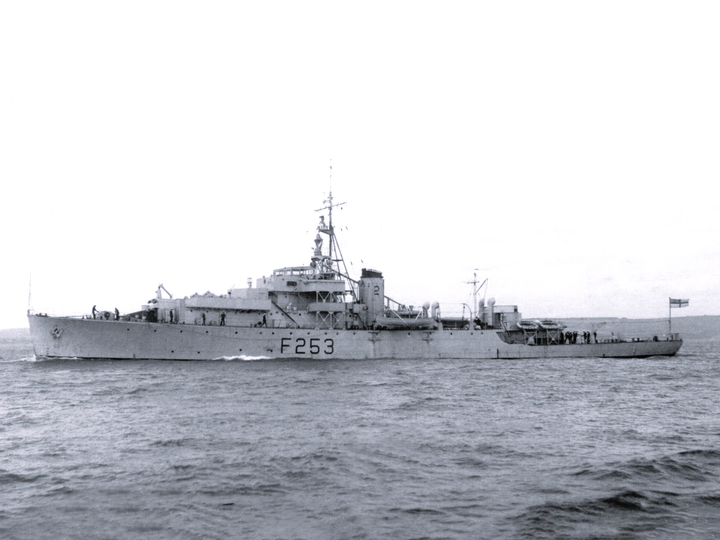HMS Helmsdale (F253) Photo Print - Port Side View - Royal Navy River Class Frigate Posters, Prints, & Visual Artwork Hampshire Prints 6 x 4 No Frame No