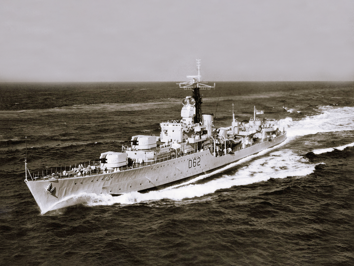 HMS Jutland (D62) Photo Print - At Sea 1961 - Royal Navy Battle Class Destroyer Posters, Prints, & Visual Artwork Hampshire Prints 6 x 4 No Frame No