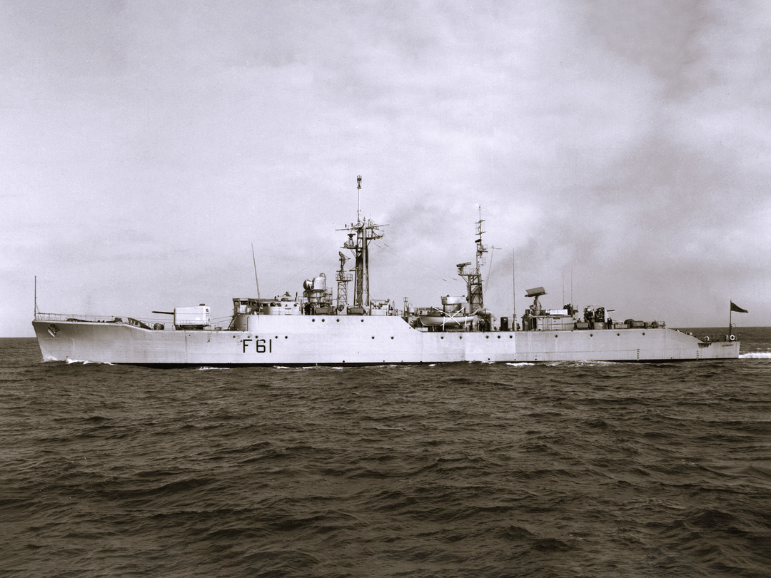HMS Llandaff (F61) - At Sea 1959 - Royal Navy Salisbury Class Frigate Photo Print Wall Art Naval Decor UK Posters, Prints, & Visual Artwork Hampshire Prints 6 x 4 No Frame No