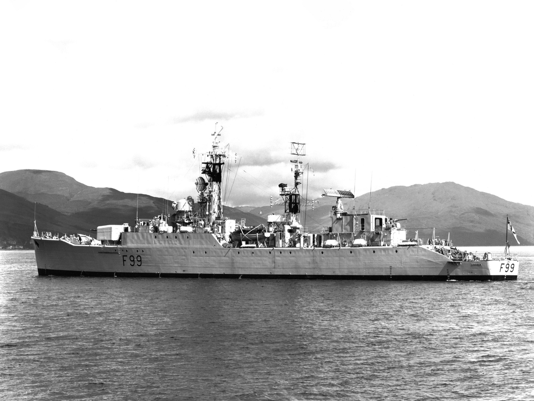 HMS Lincoln F99 Salisbury Class Frigate 1960 Photo Print - Posters, Prints, & Visual Artwork - by Hampshire Prints (image 1 of 9)
