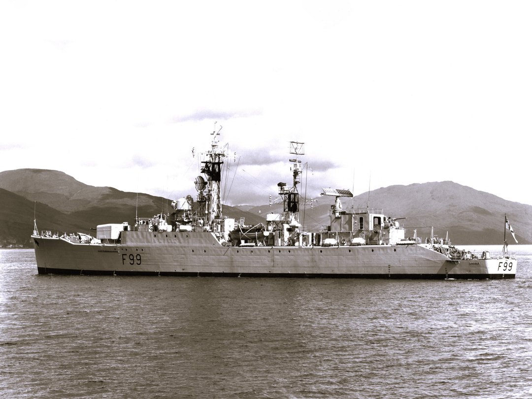 HMS Lincoln (F99) - At Sea 1960 - Royal Navy Salisbury Class Frigate Photo Print Wall Art Naval Decor UK Posters, Prints, & Visual Artwork Hampshire Prints 6 x 4 No Frame No