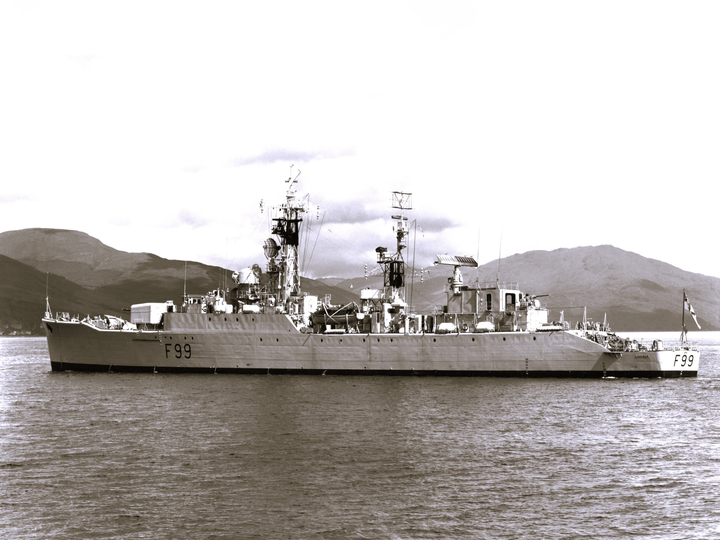 HMS Lincoln (F99) - At Sea 1960 - Royal Navy Salisbury Class Frigate Photo Print Wall Art Naval Decor UK Posters, Prints, & Visual Artwork Hampshire Prints 6 x 4 No Frame No