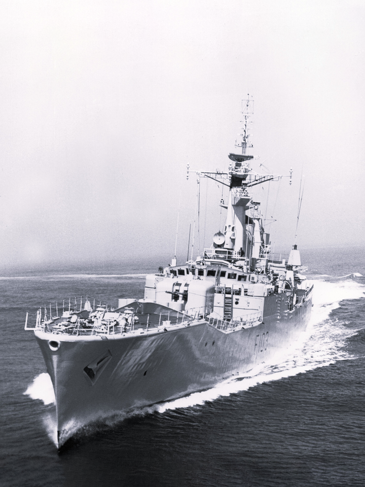 HMS Lowestoft (F103) Photo Print - At Sea 1970 - Royal Navy Rothesay Class Frigate Posters, Prints, & Visual Artwork Hampshire Prints 6 x 4 No Frame No