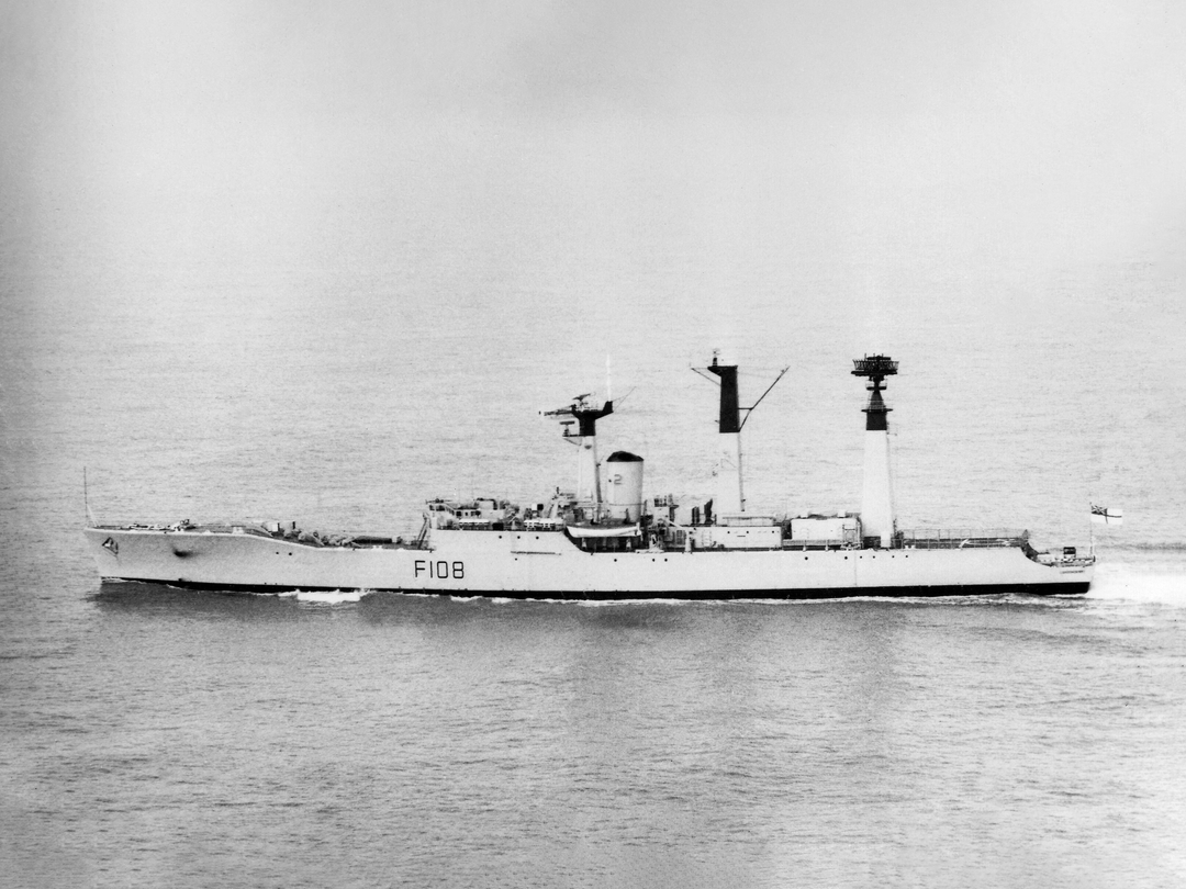HMS Londonderry F108 Rothesay Class Frigate Photo Print - Posters, Prints, & Visual Artwork - by Hampshire Prints (image 1 of 9)