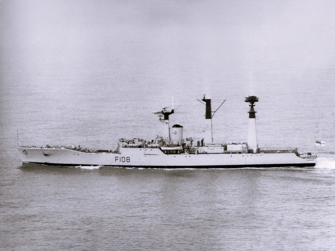 HMS Londonderry (F108) Photo Print - Underway - Royal Navy Rothesay Class Frigate Posters, Prints, & Visual Artwork Hampshire Prints 6 x 4 No Frame No