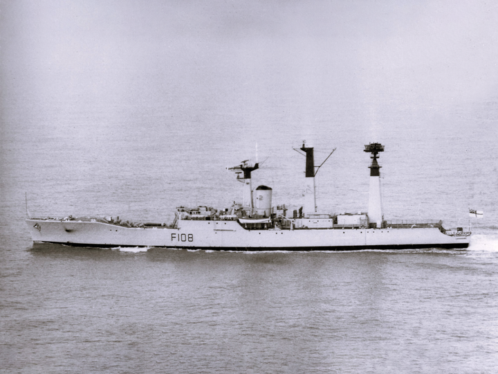 HMS Londonderry (F108) Photo Print - Underway - Royal Navy Rothesay Class Frigate Posters, Prints, & Visual Artwork Hampshire Prints 6 x 4 No Frame No