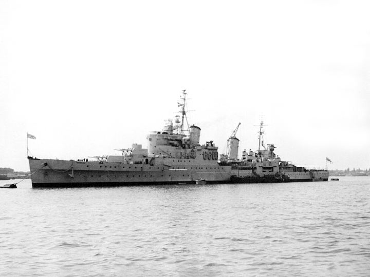 HMS Glasgow (C21) Photo Print - Portsmouth 1947 - Royal Navy Town Class Light Cruiser Posters, Prints, & Visual Artwork Hampshire Prints 6 x 4 No Frame No