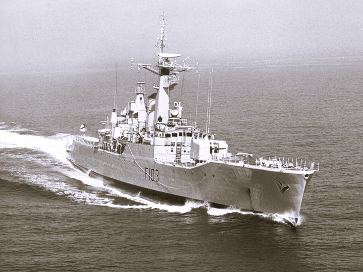 HMS Lowestoft (F103) - Underway 1970 - Royal Navy Rothesay Class Frigate Photo Print Wall Art Naval Decor UK Posters, Prints, & Visual Artwork Hampshire Prints 6 x 4 No Frame No