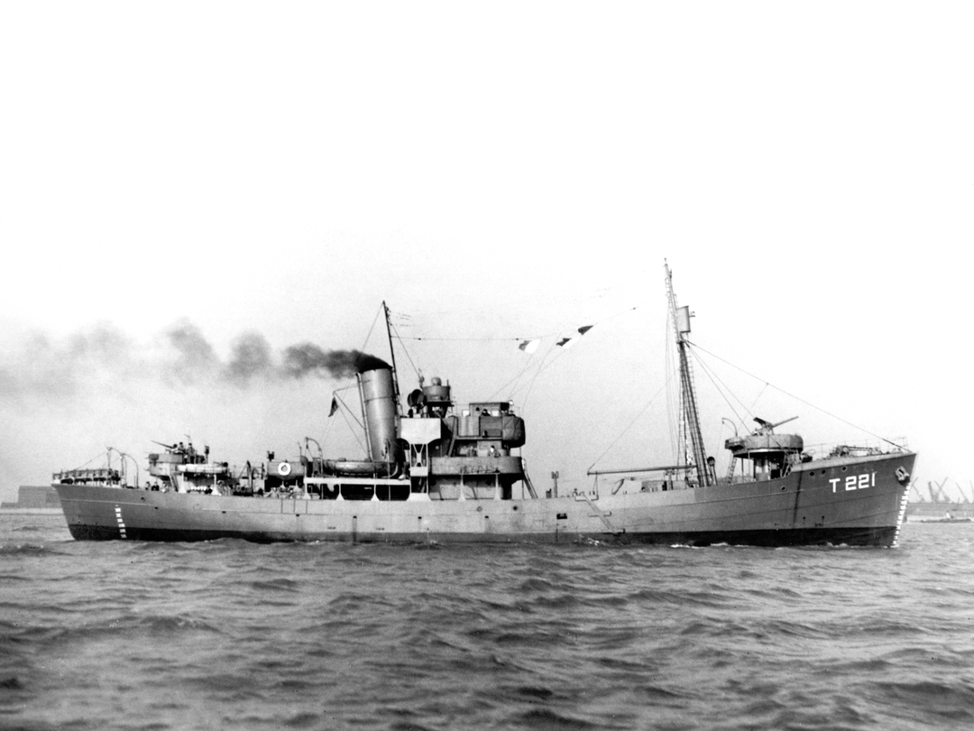 HMS Portsdown T221 Hills Class Trawler January 1942 Photo Print - Posters, Prints, & Visual Artwork - by Hampshire Prints (image 1 of 9)