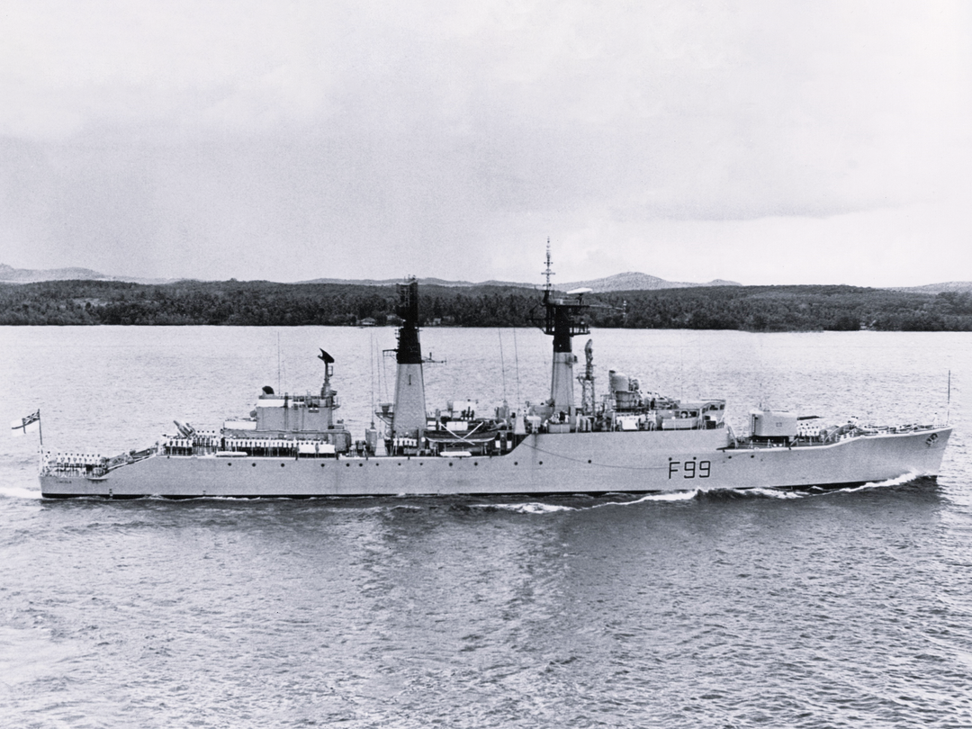 HMS Lincoln (F99) - Singapore 1969 - Royal Navy Salisbury Class Frigate Photo Print Wall Art Naval Decor UK Posters, Prints, & Visual Artwork Hampshire Prints 6 x 4 No Frame No