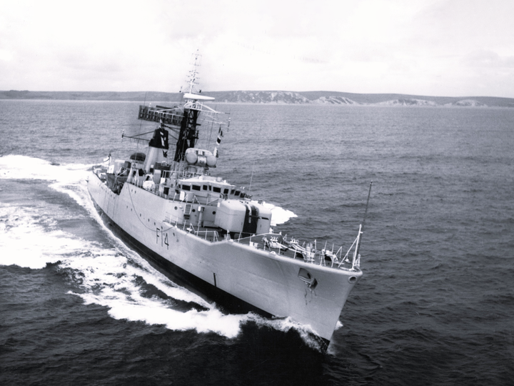 HMS Leopard (F14) Photo Print - Underway 1966 - Royal Navy Leopard Class Frigate Posters, Prints, & Visual Artwork Hampshire Prints 6 x 4 No Frame No