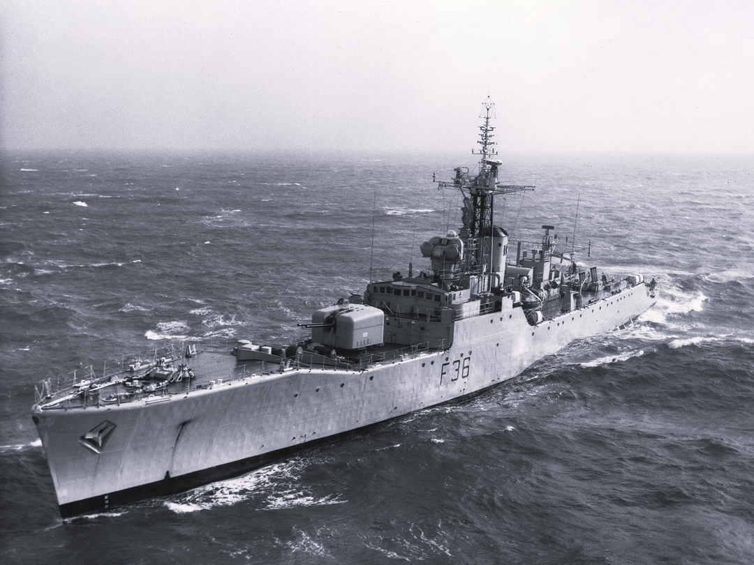 HMS Whitby (F36) Photo Print - At Sea 1966 - Royal Navy Whitby Class Frigate Posters, Prints, & Visual Artwork Hampshire Prints 6 x 4 No Frame No