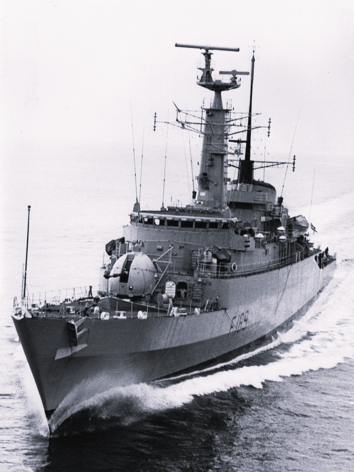 HMS Amazon (F169) Royal Navy Type 21 Frigate Sea Trials 1973 Photo Print Wall Art Decor Posters, Prints, & Visual Artwork Hampshire Prints 6 x 4 No Frame No