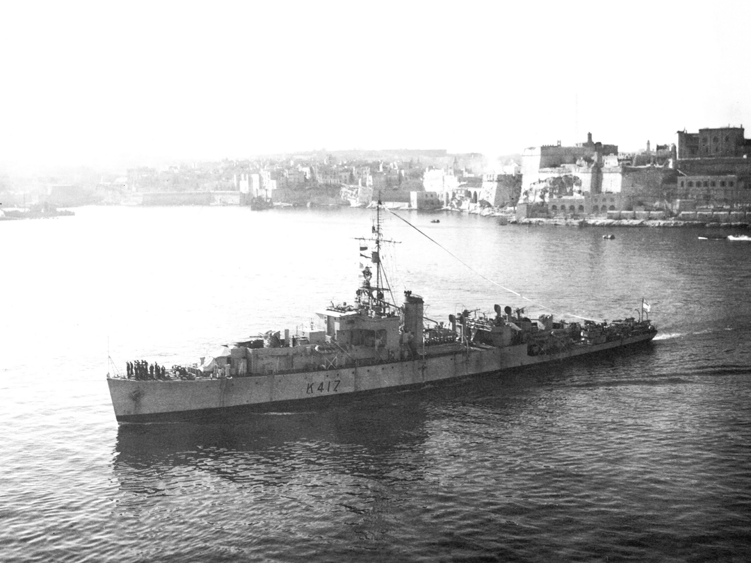 HMS Halladale (K417) Photo Print - Valletta 1946 - Royal Navy River Class Frigate Posters, Prints, & Visual Artwork Hampshire Prints 6 x 4 No Frame No