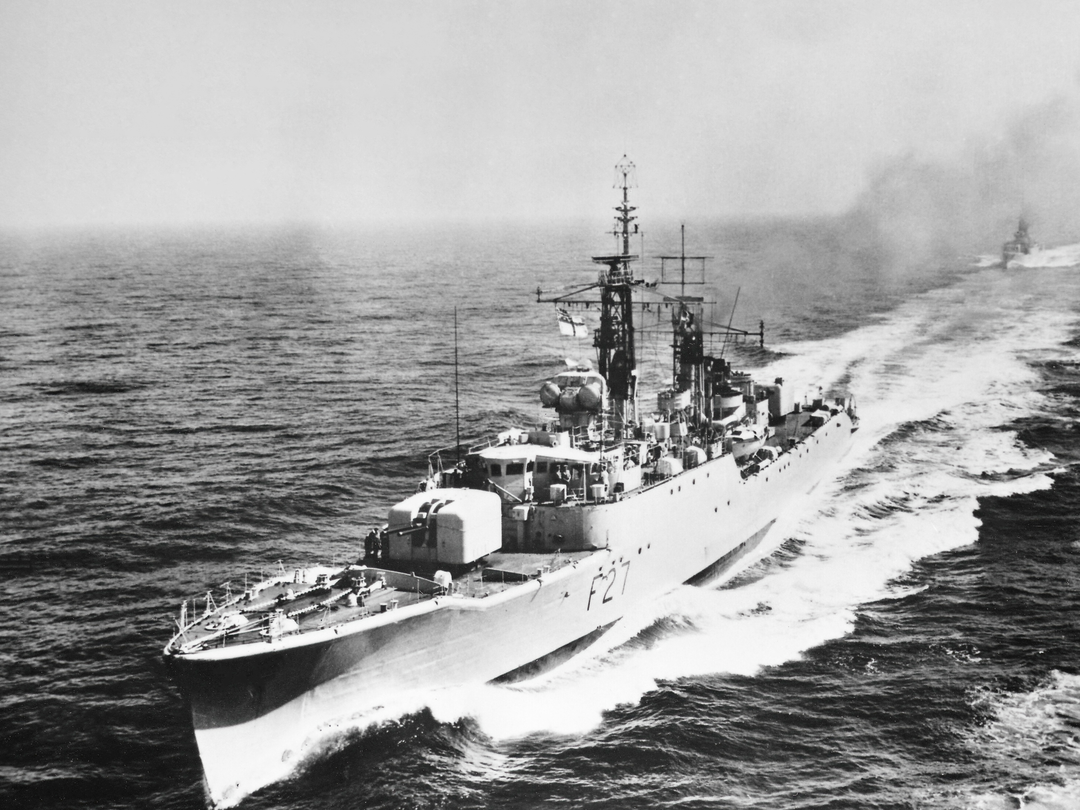 HMS Lynx F27 Leopard Class Frigate Port Bow View Photo Print - Posters, Prints, & Visual Artwork - by Hampshire Prints (image 1 of 9)